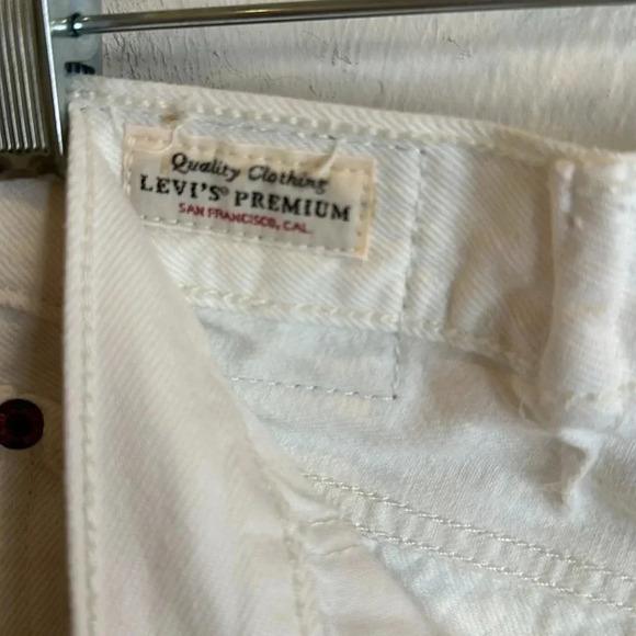 LEVI'S PREMIUM WEDGIE STRAIGHT RED TAG DISTRESSED CROPPED JEAN - Picture 9 of 10